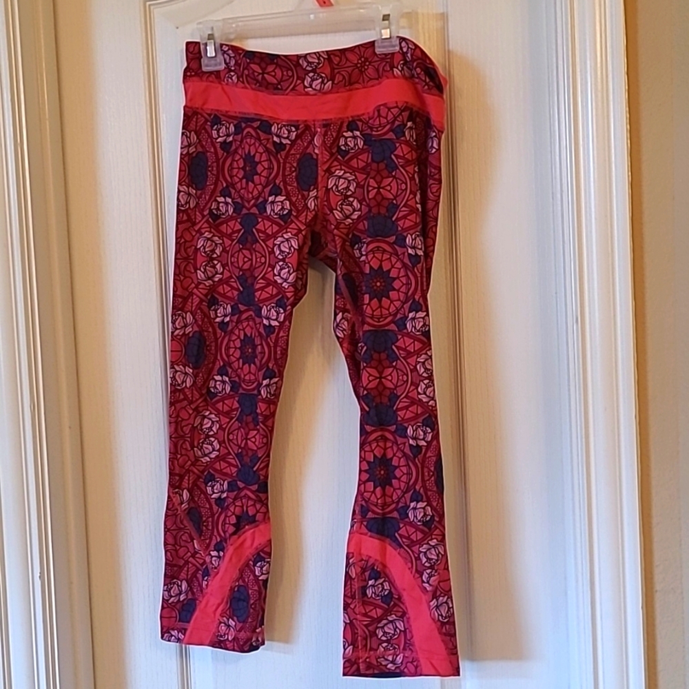 Size 8 lululemon inspire running crops